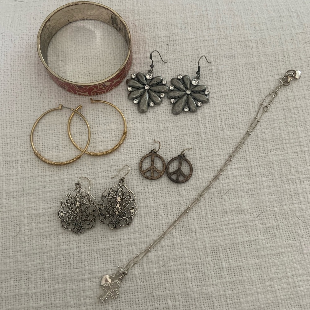 Jewelry Bundle- Earrings, Necklace & Bracelet